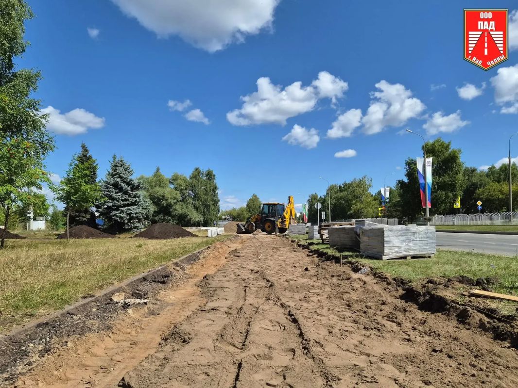На проспекте Чулман меняют брусчатку на пешеходной дороге На проспекте Чулман меняют брусчатку на пешеходной дороге