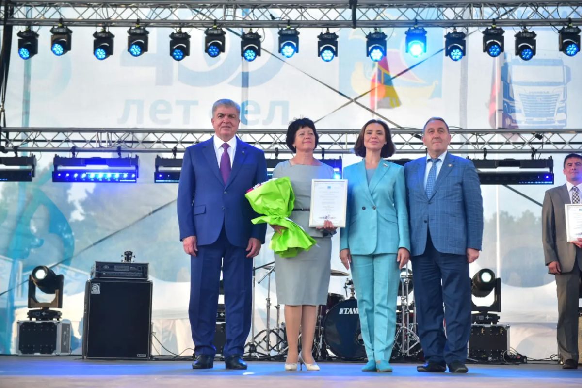 Мэр подводит итоги Дня строителя Мэр подводит итоги Дня строителя