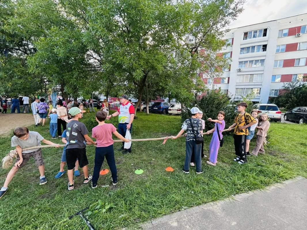 Друзья, это было круто! Как мы провели праздник двора Друзья, это было круто! Как мы провели праздник двора