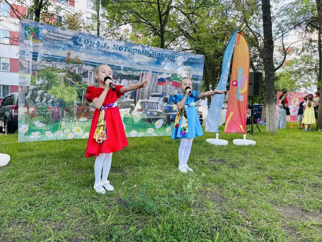 Друзья, это было круто! Как мы провели праздник двора Друзья, это было круто! Как мы провели праздник двора