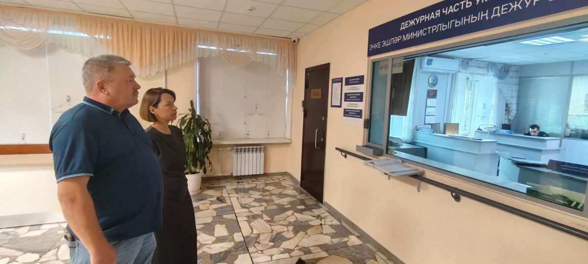 Члены Общественного совета при УМВД по Набережным Челнам в рамках акции «Гражданский мониторинг» побывали в дежурной части Члены Общественного совета при УМВД по Набережным Челнам в рамках акции «Гражданский мониторинг» побывали в дежурной части