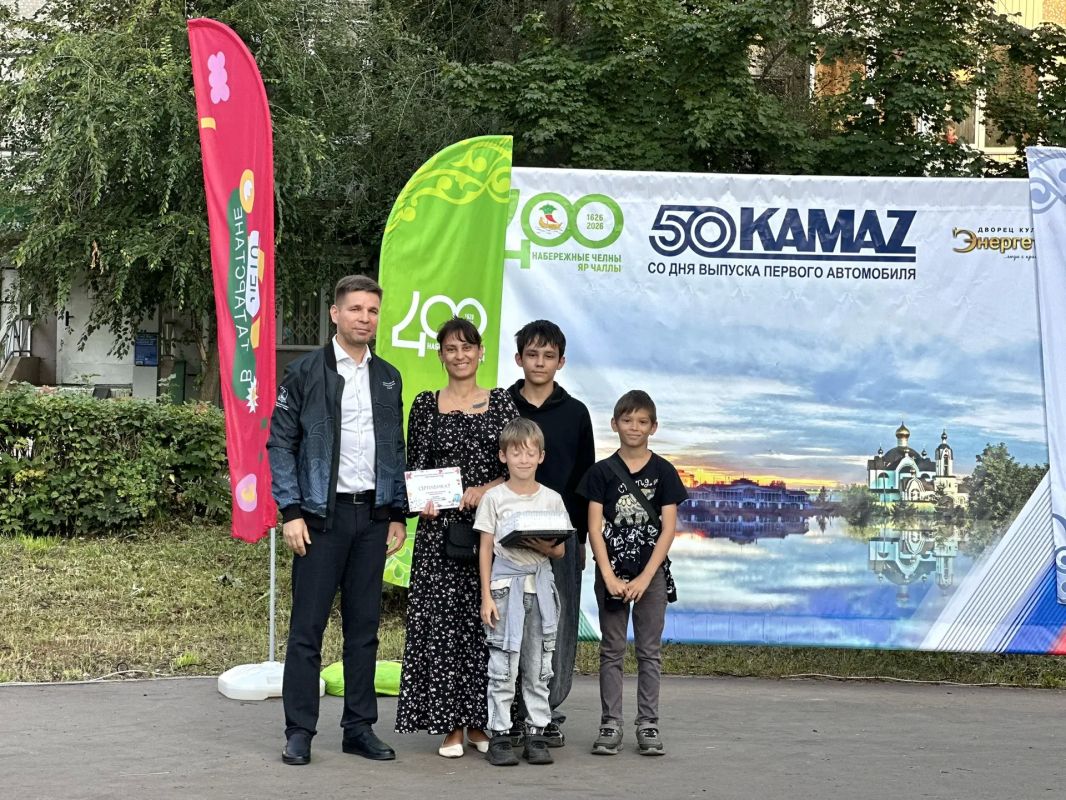Сегодня в 8 комплексе пос. ГЭС состоялся теплый и душевный праздник, который собрал вместе соседей всех возрастов Сегодня в 8 комплексе пос. ГЭС состоялся теплый и душевный праздник, который собрал вместе соседей всех возрастов