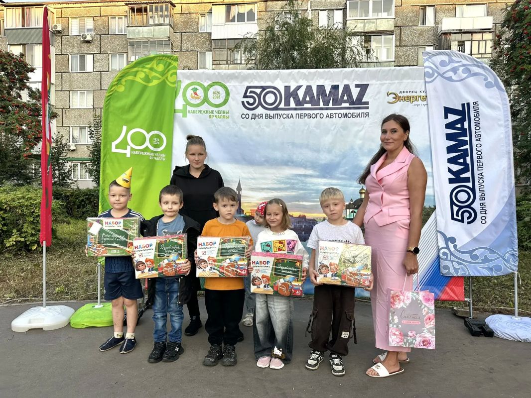 Сегодня в 8 комплексе пос. ГЭС состоялся теплый и душевный праздник, который собрал вместе соседей всех возрастов Сегодня в 8 комплексе пос. ГЭС состоялся теплый и душевный праздник, который собрал вместе соседей всех возрастов