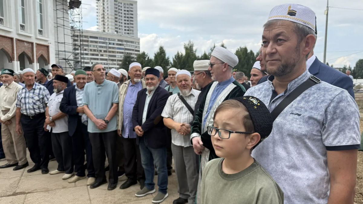 Этот важный этап формирования архитектурного облика главной мечети города объединил многих: в событии участвуют мэр Наиль Магдеев, представители духовенства, руководители строительных компаний, участники фонда финансовой... Этот важный этап формирования архитектурного облика главной мечети города объединил многих: в событии участвуют мэр Наиль Магдеев, представители духовенства, руководители строительных компаний, участники фонда финансовой...