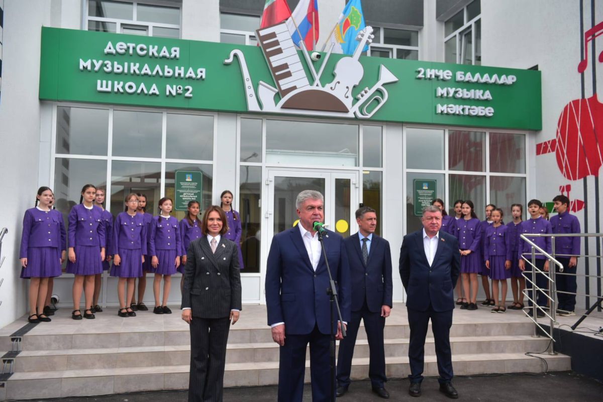 Наиль Магдеев: Сегодня вместе с депутатом Госдумы Альфией Гумаровной Когогиной, заместителем министра культуры Республики Татарстан Ленаром Саетзяновичем Хакимзяновым торжественно открыли Детскую музыкальную школу №2 после... Наиль Магдеев: Сегодня вместе с депутатом Госдумы Альфией Гумаровной Когогиной, заместителем министра культуры Республики Татарстан Ленаром Саетзяновичем Хакимзяновым торжественно открыли Детскую музыкальную школу №2 после...