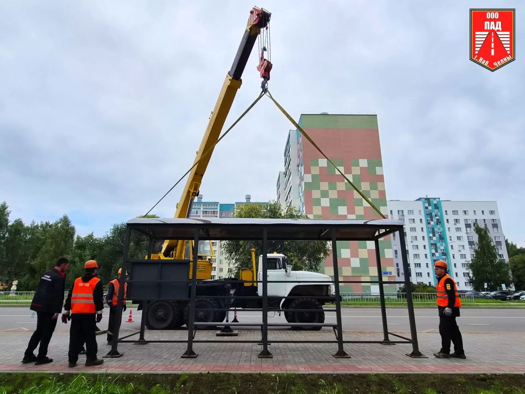 На остановку «Улица Комарова» вернулся павильон На остановку «Улица Комарова» вернулся павильон