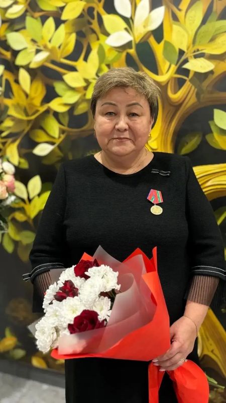 Человек, который создал тысячи звездочек в ансамбле «Земляничка» Человек, который создал тысячи звездочек в ансамбле «Земляничка»