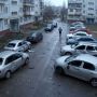 Неизвестный разгромил более 10 автомобилей во дворе в Челнах