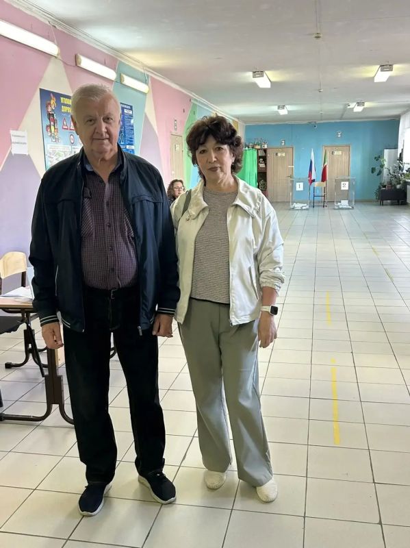 Рука об руку на выборы: челнинские семьи голосуют вместе! Рука об руку на выборы: челнинские семьи голосуют вместе!