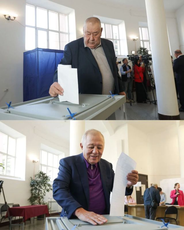 В Татарстане сегодня открылось 2 742 избирательных участка, из них 465 — в Казани В Татарстане сегодня открылось 2 742 избирательных участка, из них 465 — в Казани