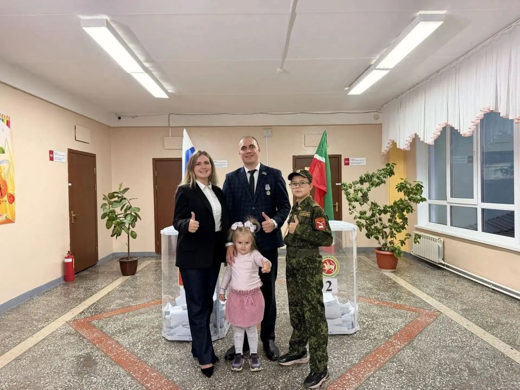 В голосовании вместе с семьей участвует и боец СВО Тимур Нусратов: