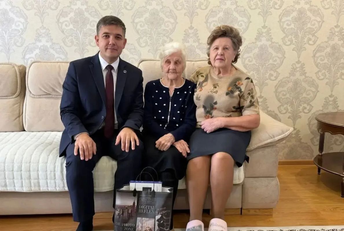 Поклон вам, хранители эпохи: в Центральном районе поздравили ветеранов Великой Отечественной войны Поклон вам, хранители эпохи: в Центральном районе поздравили ветеранов Великой Отечественной войны