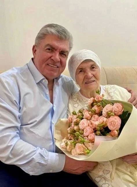 Он управляет городом, в котором строятся наши с вами мечты! Он управляет городом, в котором строятся наши с вами мечты!