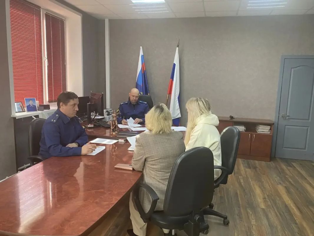 Заместитель прокурора Татарстана Владимир Посохов провел личный прием граждан в Мензелинске Заместитель прокурора Татарстана Владимир Посохов провел личный прием граждан в Мензелинске