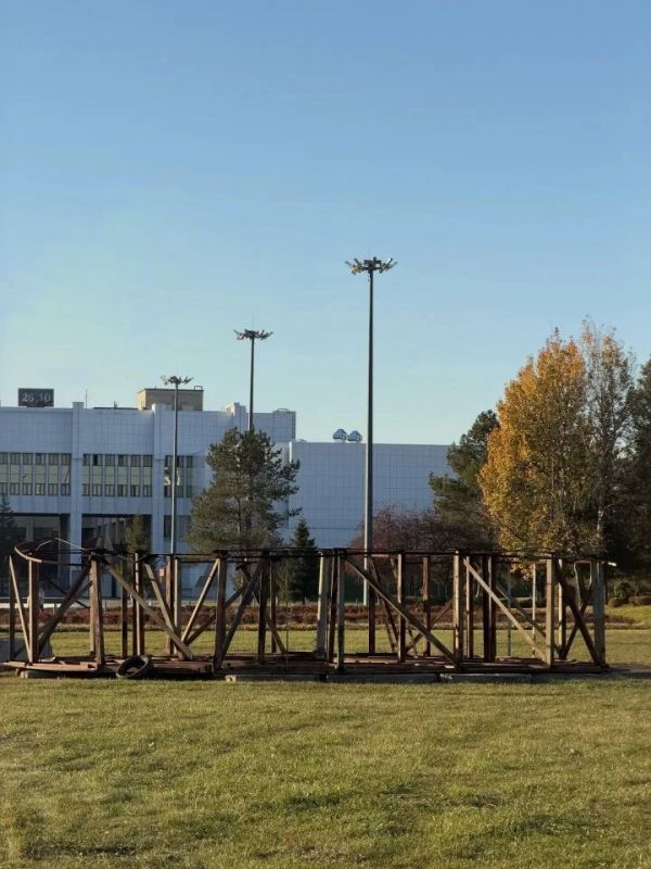 К монтажу новогодней елки на площади «Азатлык» в Челнах приступят в ноябре К монтажу новогодней елки на площади «Азатлык» в Челнах приступят в ноябре