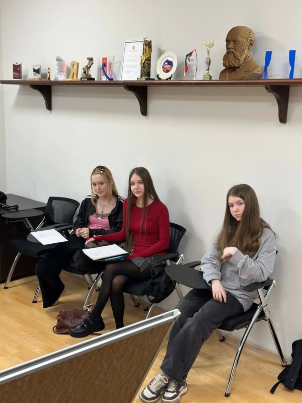 В «Мастеровых» начала свою работу драматургическая лаборатория для подростков «Трудности юности» В «Мастеровых» начала свою работу драматургическая лаборатория для подростков «Трудности юности»